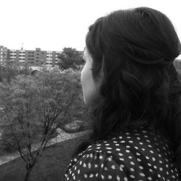 Meet your Posher, Elle - Picture 3 of 3